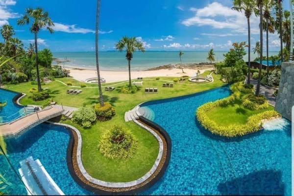 Luxurious Beachfront Pattaya Extérieur photo
