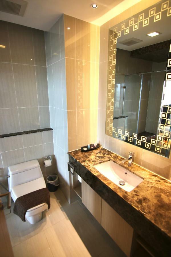 Luxurious Beachfront Pattaya Extérieur photo