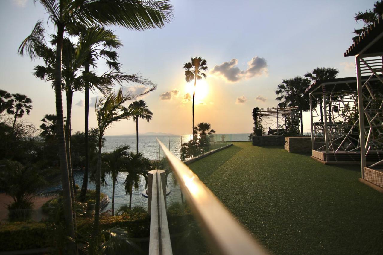Luxurious Beachfront Pattaya Extérieur photo