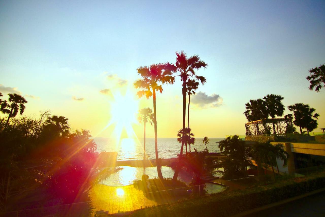 Luxurious Beachfront Pattaya Extérieur photo