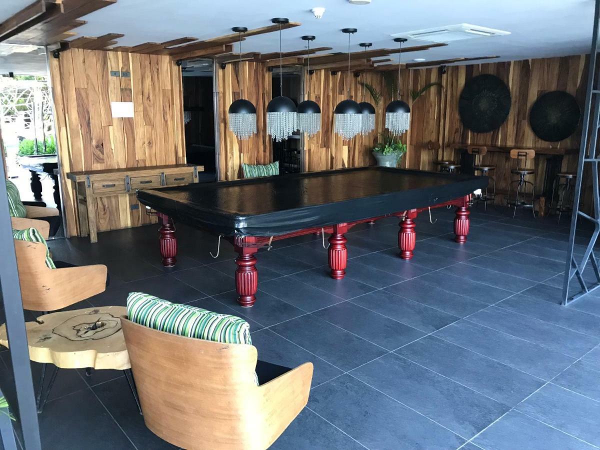 Luxurious Beachfront Pattaya Extérieur photo