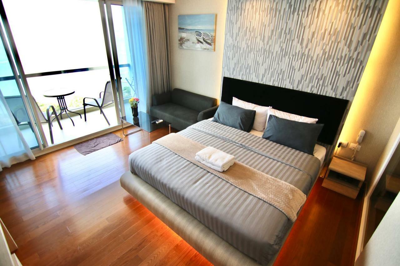 Luxurious Beachfront Pattaya Extérieur photo